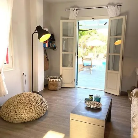Prázdninový dům Smiling Lemon Avec Piscine Privee Engaraí